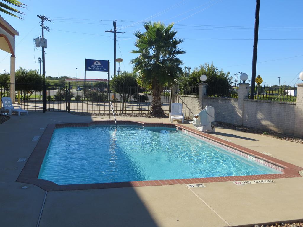 Americas Best Value Inn & Suites Hempstead Luaran gambar