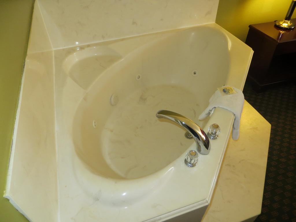 Americas Best Value Inn & Suites Hempstead Bilik gambar