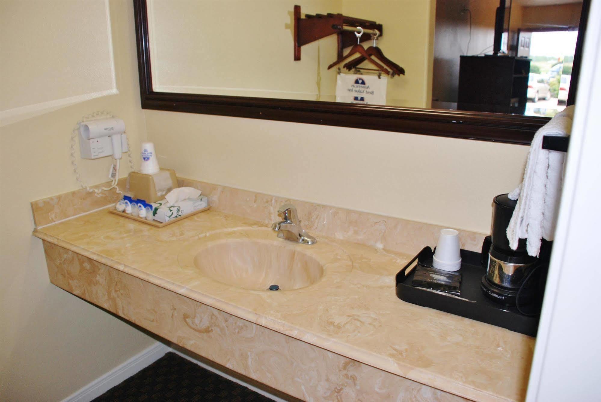 Americas Best Value Inn & Suites Hempstead Luaran gambar