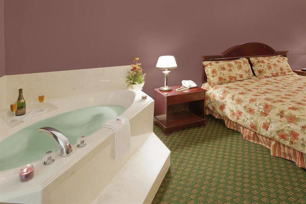 Americas Best Value Inn & Suites Hempstead Luaran gambar